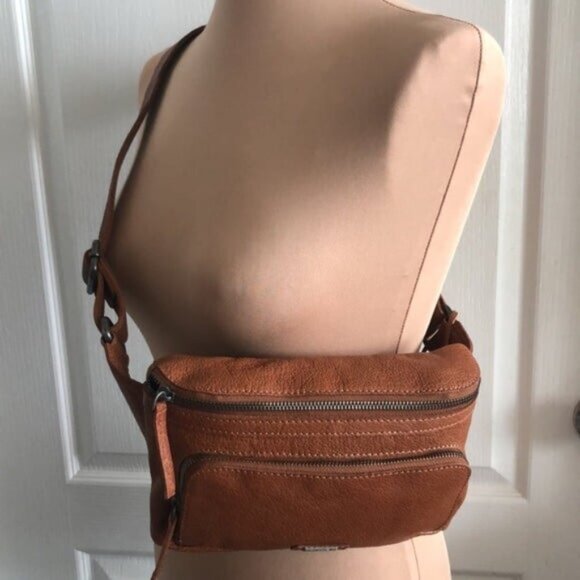 SPIKES & SPARROW Leather Belt Bag With Front Zip Pocket Camel Brown - Picture 10 of 16